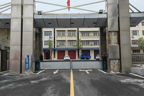 車牌識(shí)別系統(tǒng)+廣告道閘   人行通